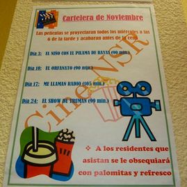 Residencia Nuestra Señora del Rosario cartel pegado en pared