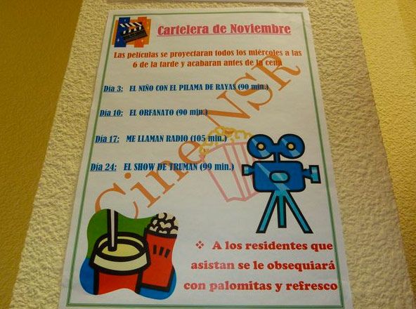 Residencia Nuestra Señora del Rosario cartel pegado en pared