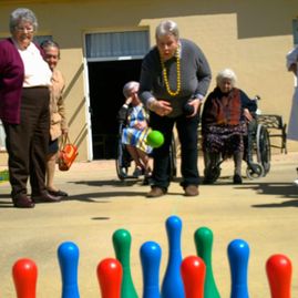 Residencia Nuestra Señora del Rosario personas mayores jugando