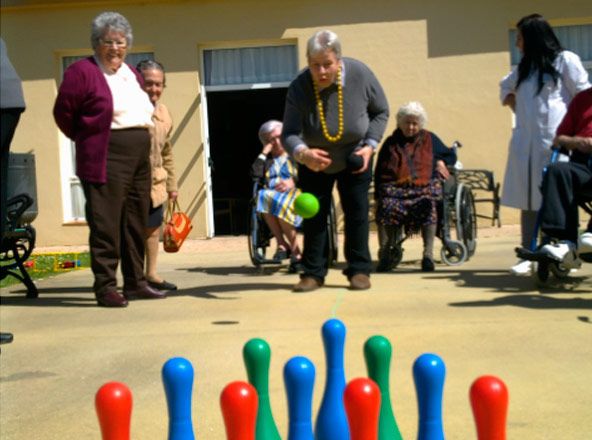 Residencia Nuestra Señora del Rosario personas mayores jugando