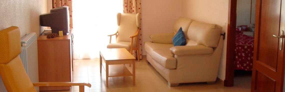 Residencia Nuestra Señora del Rosario mueble con sillas
