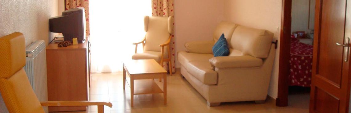 Residencia Nuestra Señora del Rosario mueble con sillas