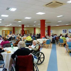 Residencia Nuestra Señora del Rosario personas de edad reunidas